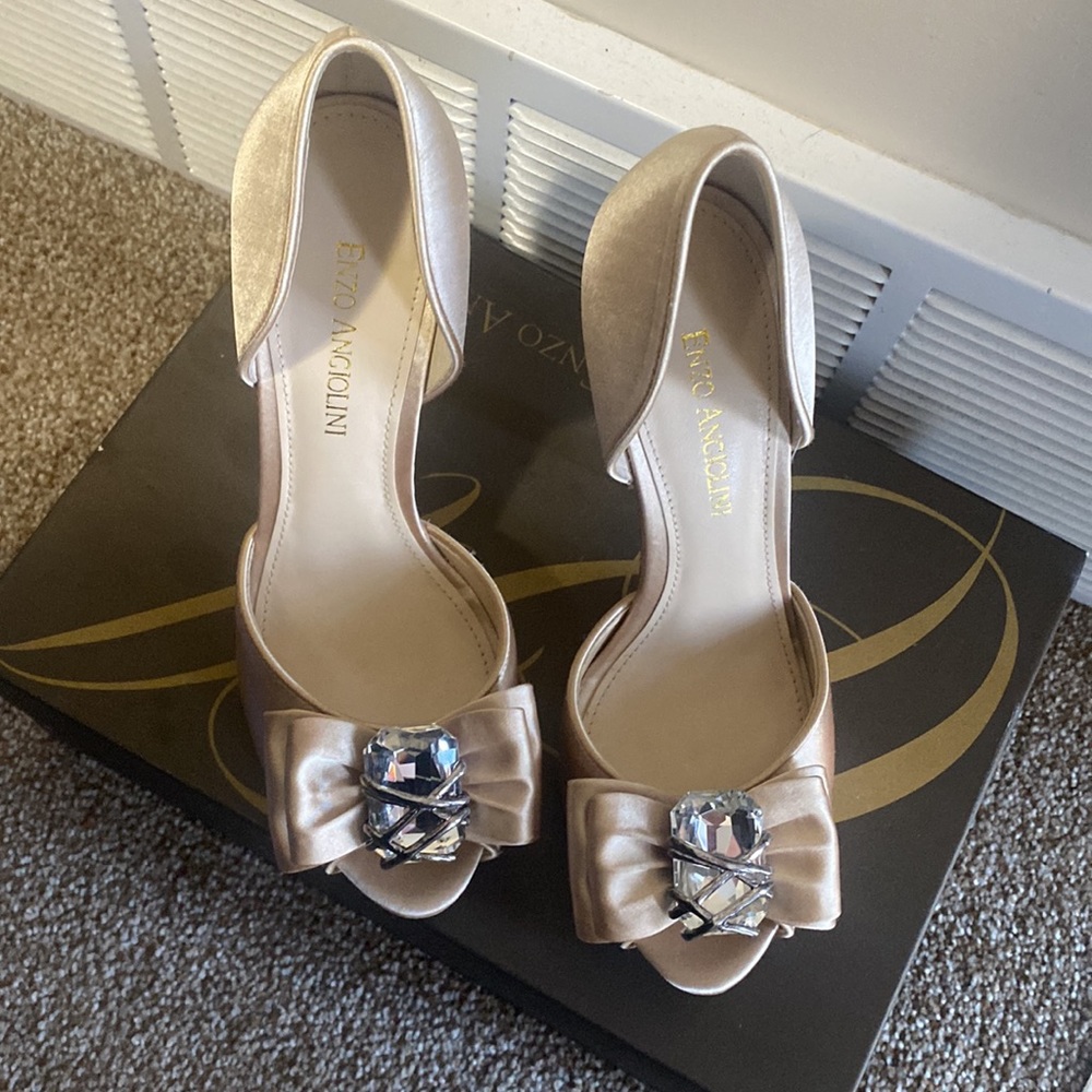 NWOT Enzo Angiolini Heels
